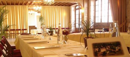 Chateau La Fleunie Meeting