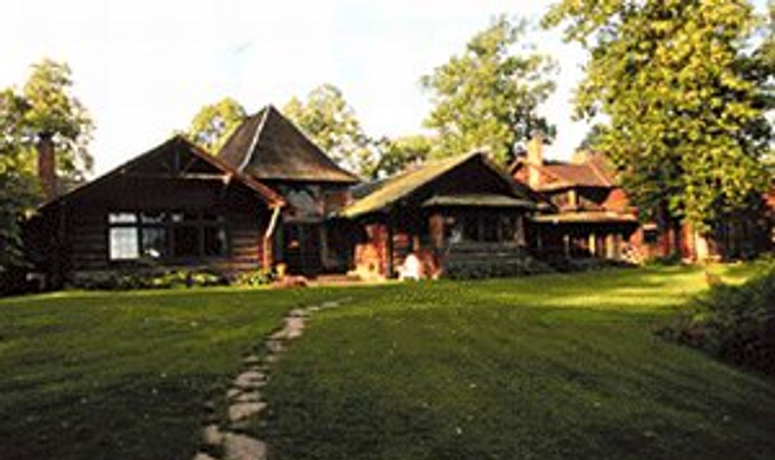 Stout's Island Lodge Exterior