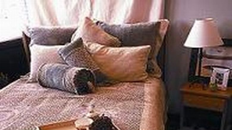 <b>Mystic Springs Chalets & Hot Pools Suite</b>