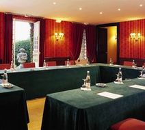 Chateau de Villiers-le-Mahieu Meeting