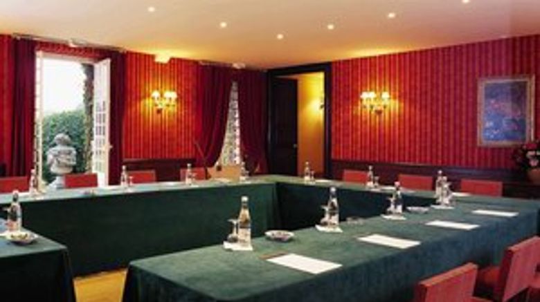 <b>Chateau de Villiers-le-Mahieu Meeting</b>