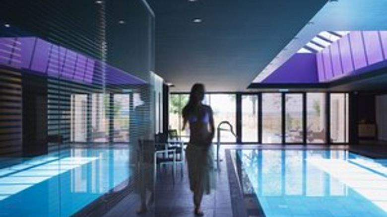 <b>Chateau de Villiers-le-Mahieu Pool</b>