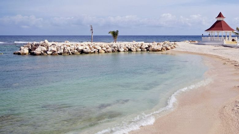 <b>Bahia Principe Grand Jamaica Beach</b> <b>Bahia Principe Grand Jamaica Beach</b>