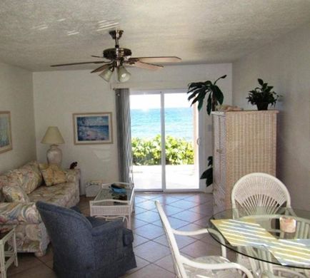 Cayman Breakers Condominiums Suite