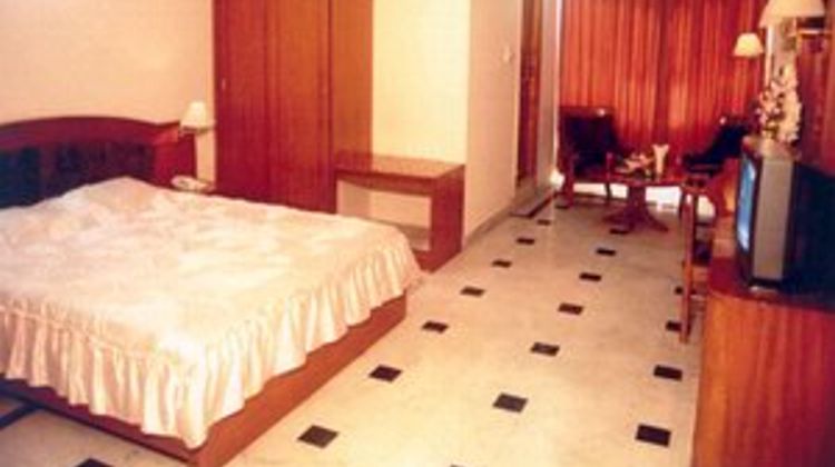 A New Delhi Orchid Garden Hotel Suite