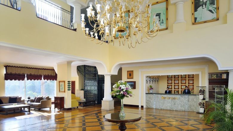 <b>Moevenpick Hotel Kuwait Lobby</b>