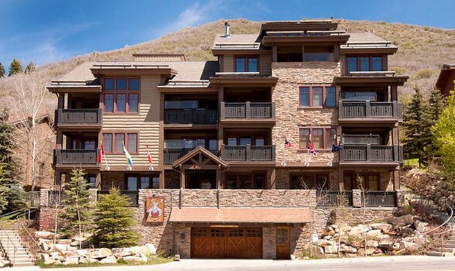 Red Stag Lodge Exterior