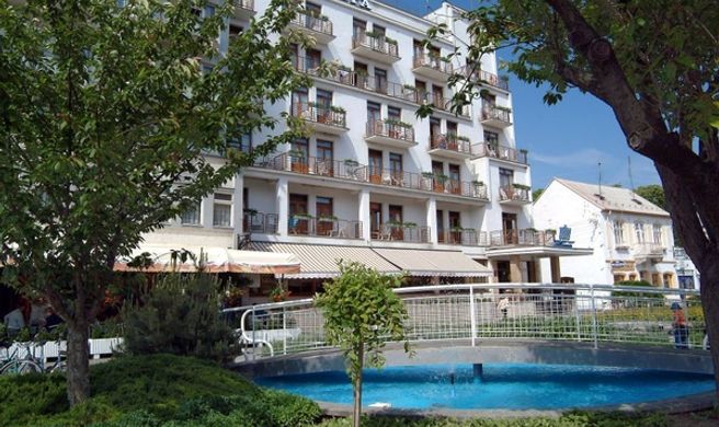 Spa Hotel Jalta Exterior