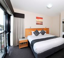 Assured Ascot Quays Apartment Hotel Room