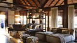 Mhondoro Game Lodge Lobby