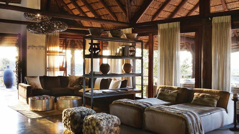 <b>Mhondoro Game Lodge Lobby</b>