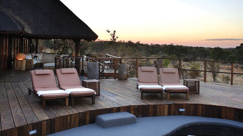 <b>Mhondoro Game Lodge Pool</b>