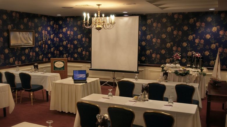 <b>D. Hotel Suites & Spa Meeting</b>