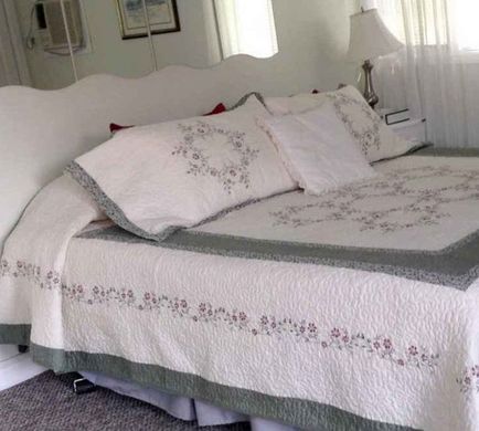 Liftlock Bed & Breakfast Room