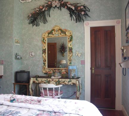 The Robin's Nest Bed & Breakfast Room