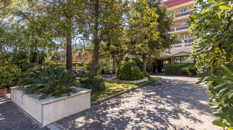 Pinewood Hotel Rome Exterior