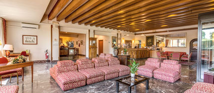 Pinewood Hotel Rome Lobby