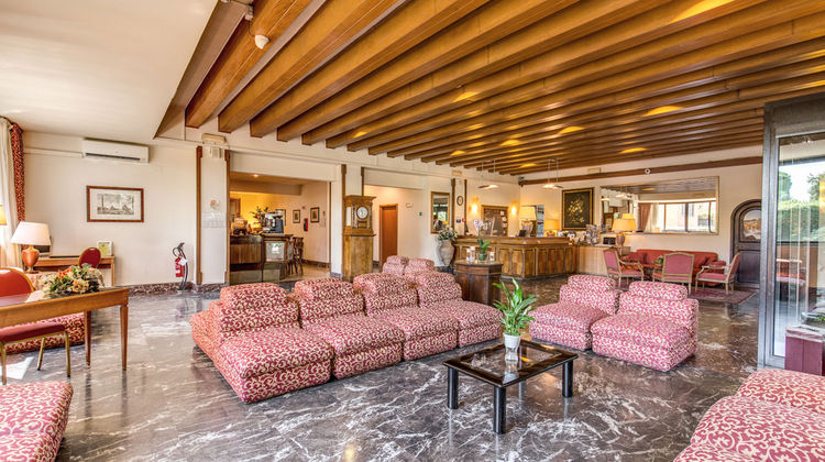 Pinewood Hotel Rome Lobby
