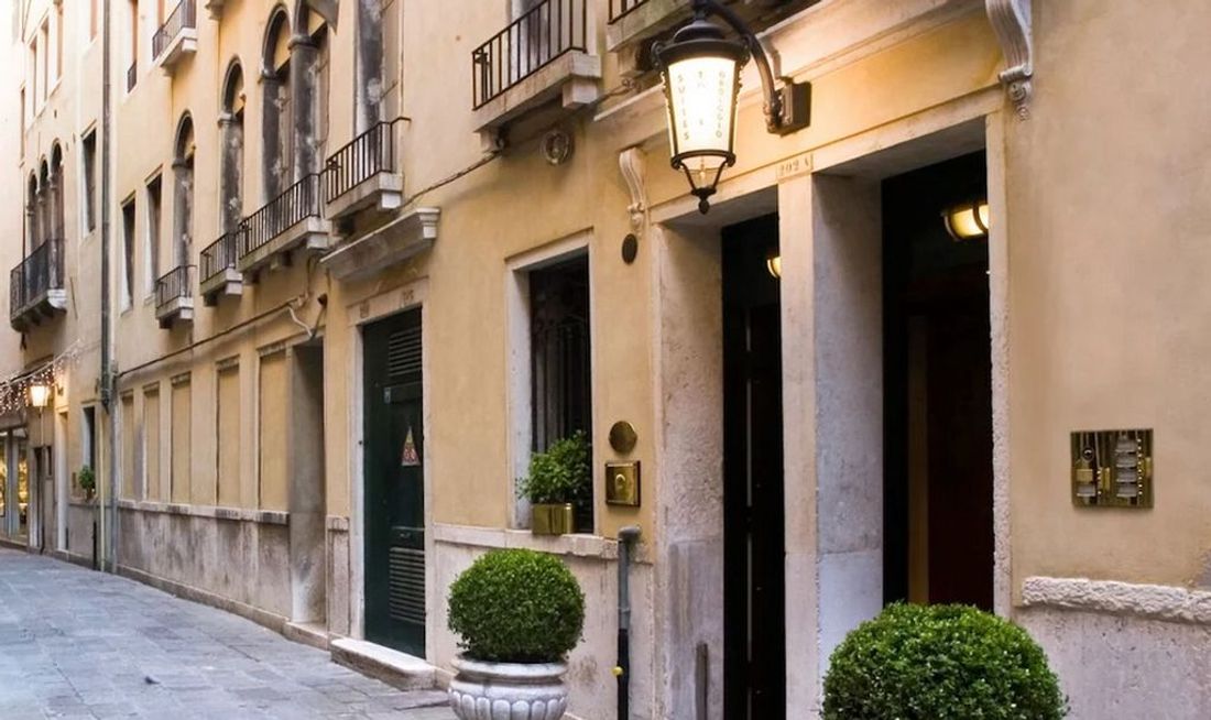 Torre Dell'Orologio Suites Exterior
