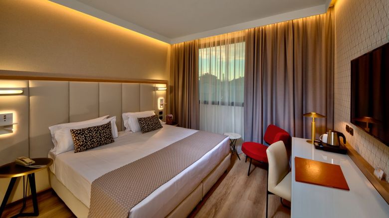 <b>Aemilia Hotel Room</b>