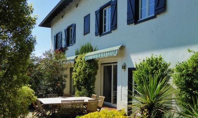 Domaine De Bassilour Chateaux Exterior