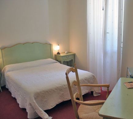 Hotel les Cigales Room