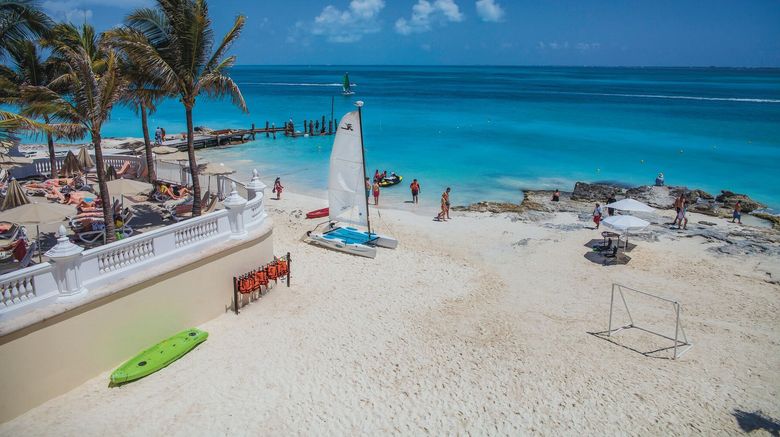 <b>Hotel Riu Cancun Beach</b> <b>Hotel Riu Cancun Beach</b>