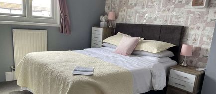 Cherwood Hotel Room