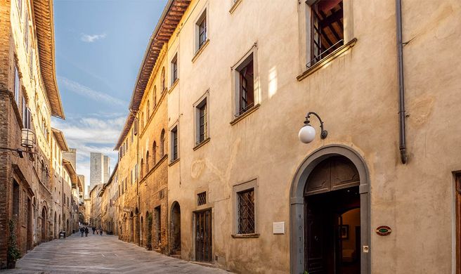 Hotel L'Antico Pozzo Exterior