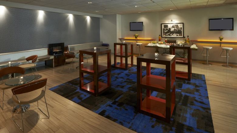<b>Kinzie Hotel Restaurant</b>