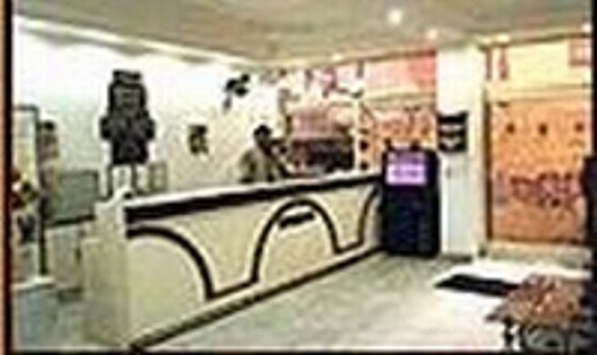 Hotel Chand Palace 111 OYO Rooms Lobby
