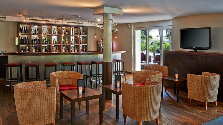 Apart Hotel operated by Hilton Bar/Lounge