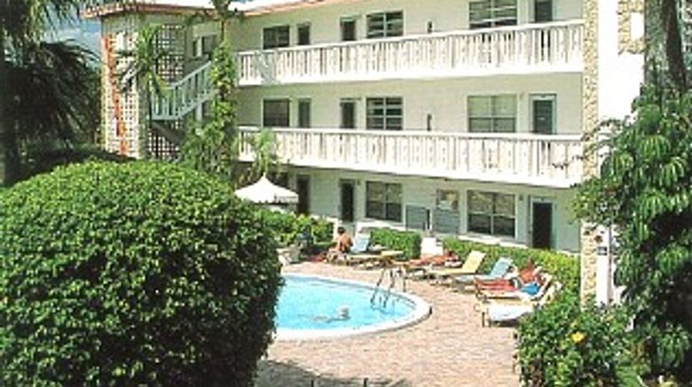 Deerfield Buccaneer Resort Apartments Pool