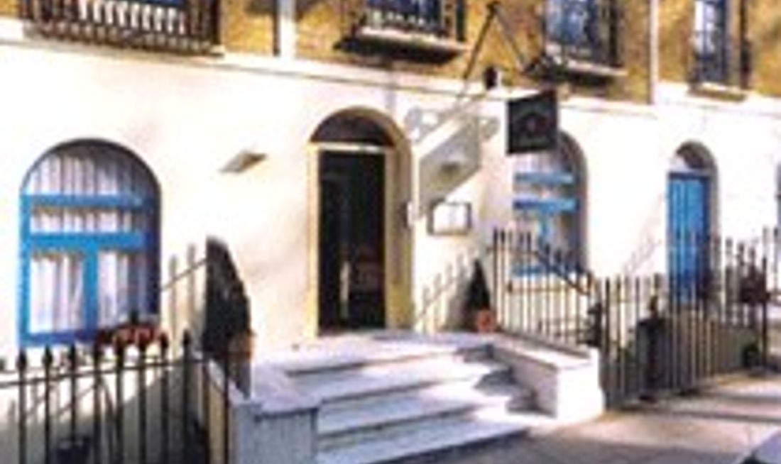 Crestfield Hotel Exterior