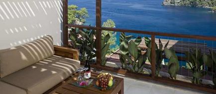 Hillside Beach Club Room