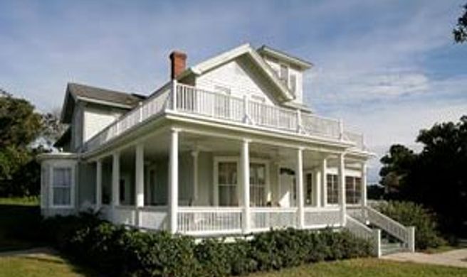 August Seven Inn Exterior