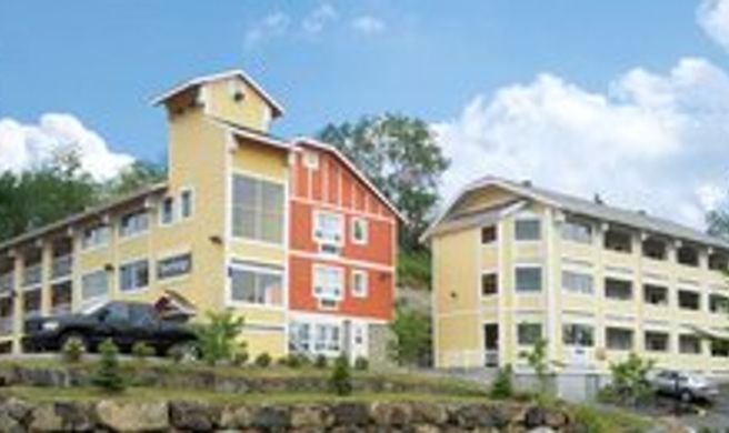 Hotel & Suites Les Laurentides St Sauveu Exterior