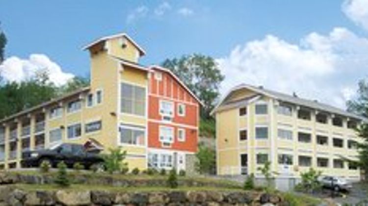 Hotel & Suites Les Laurentides St Sauveu Exterior