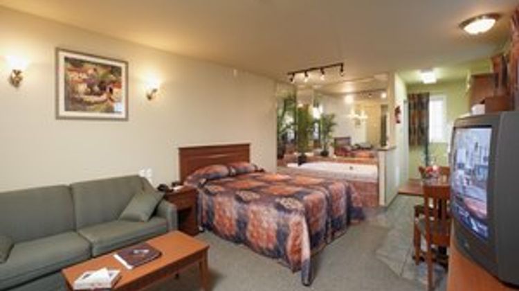 Hotel & Suites Les Laurentides St Sauveu Suite