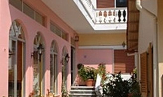 Bella Vista Hotel Exterior