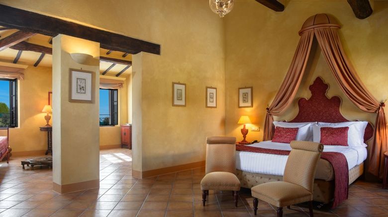 <b>Royal Golf La Bagnaia Suite</b> <b>Royal Golf La Bagnaia Suite</b>