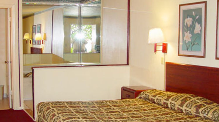 Executive Inn & Suites Suite