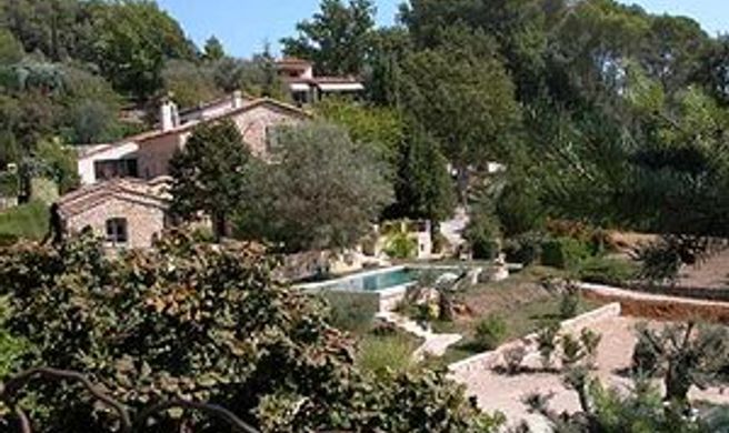 Les Rosees Lodge Exterior