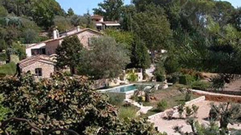 Les Rosees Lodge Exterior