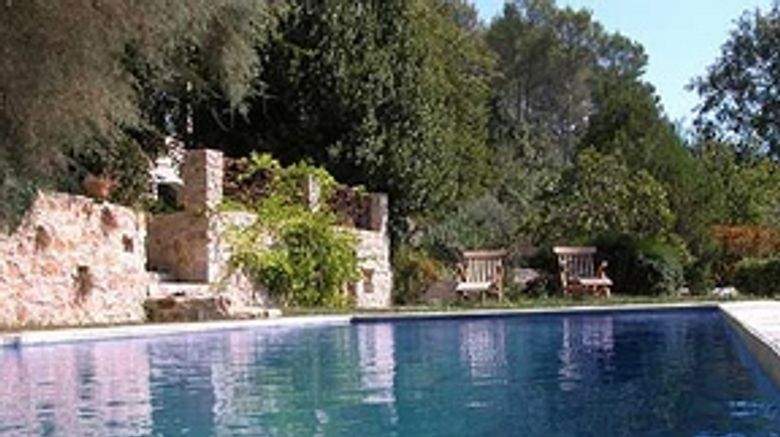 <b>Les Rosees Lodge Pool</b>
