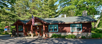 Grand Pines Resort & Motel on Round Lake Lobby