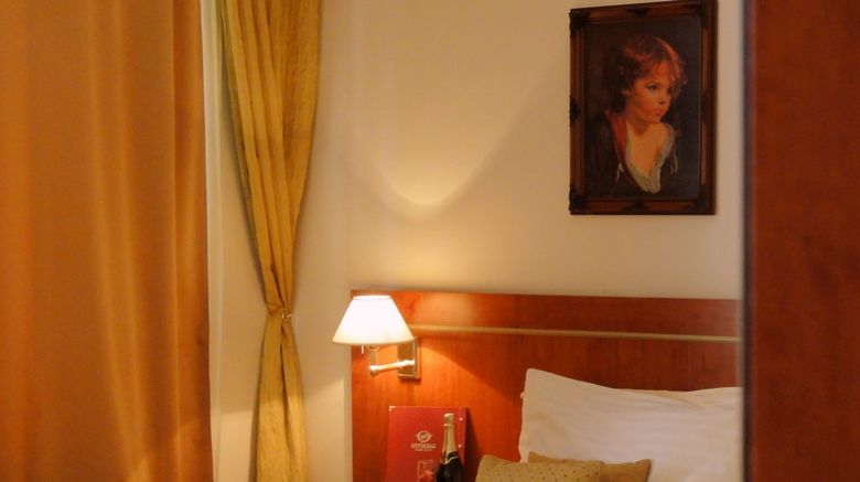 <b>Raffaello Hotel Room</b>