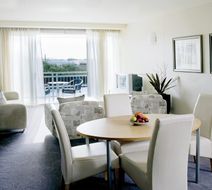 Peppers Seaport Hotel Suite