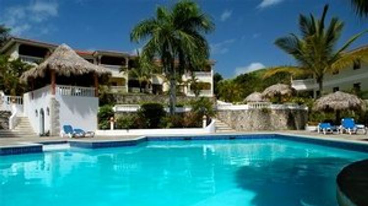 Lifestyle Crown Residence Suites Pool