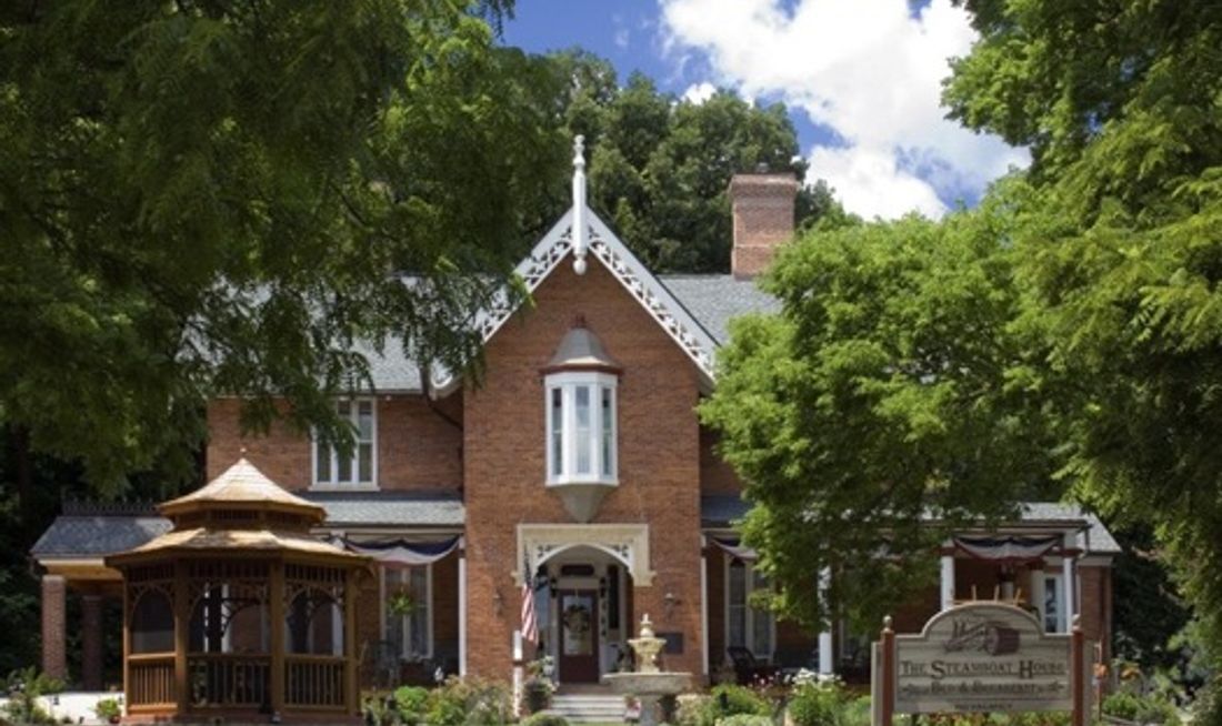 The Steamboat House B & B Exterior